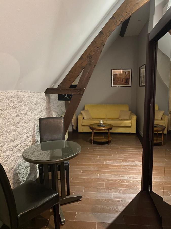 Hotel Logis Des Ducs 3*